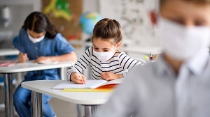 bambini mascherina a scuola
